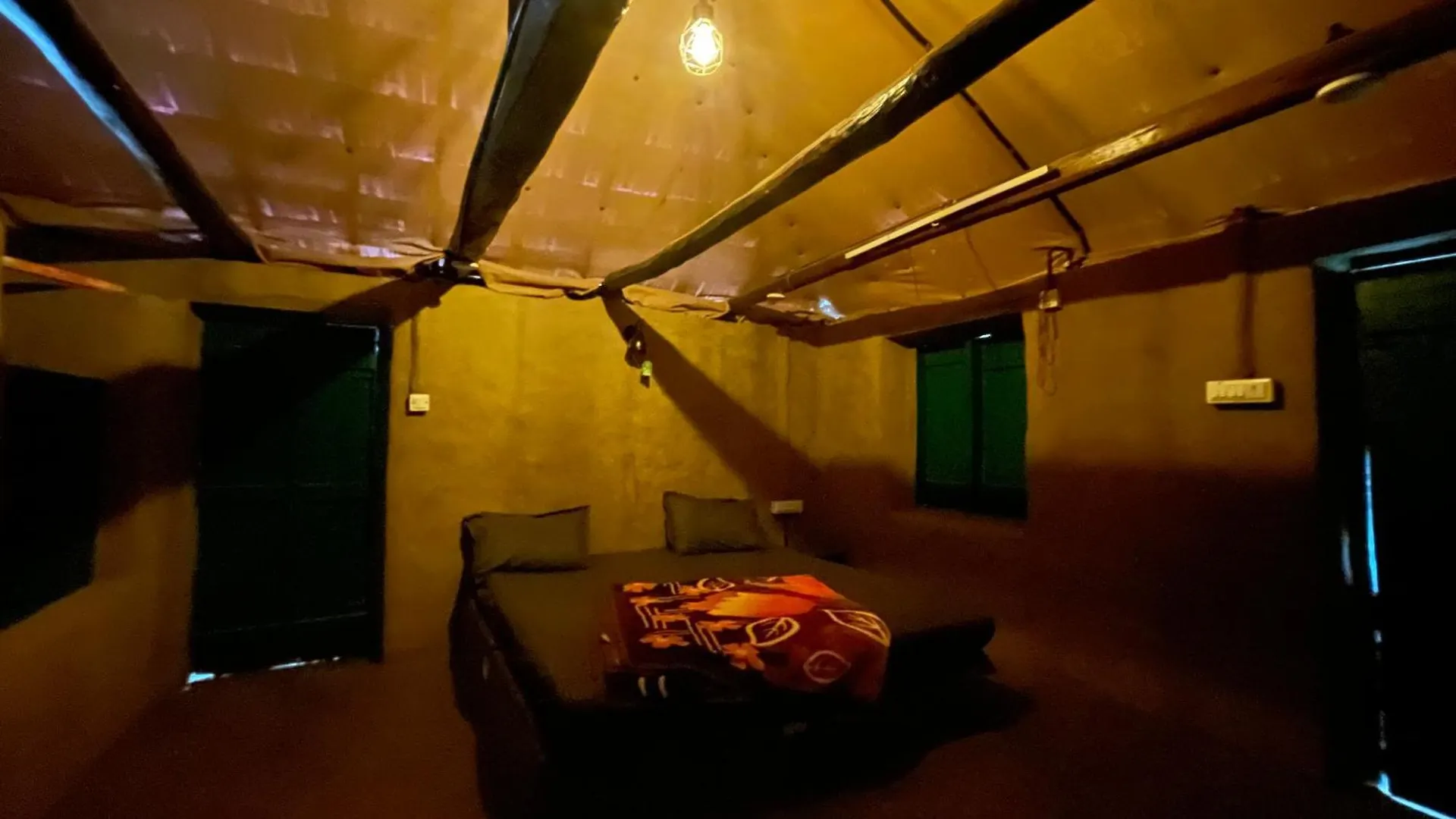4Acres Private Space Farmhouse With Wifi In Kanthalloor 3 Bedrooms Available Ινδία