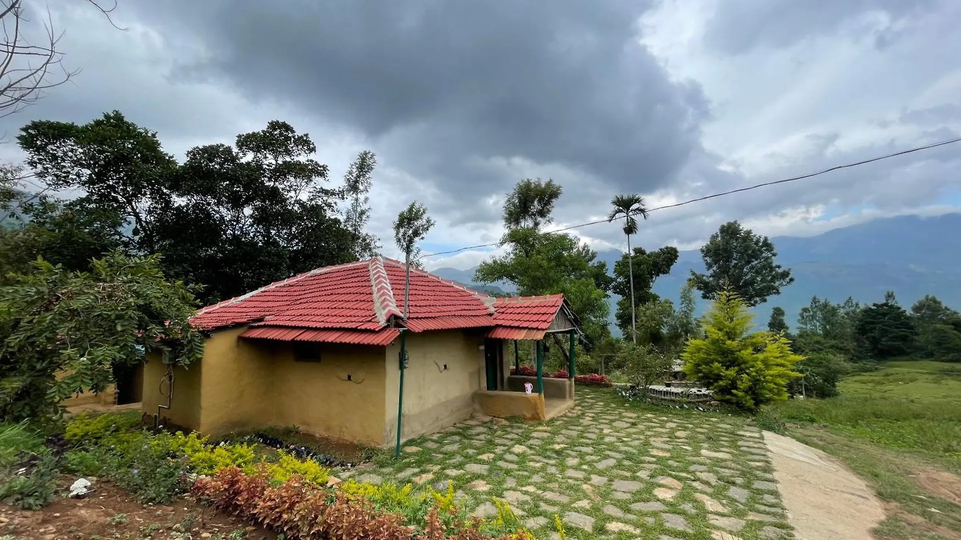 Κάμπινγκ 4Acres Private Space Farmhouse With Wifi In Kanthalloor 3 Bedrooms Available Ινδία