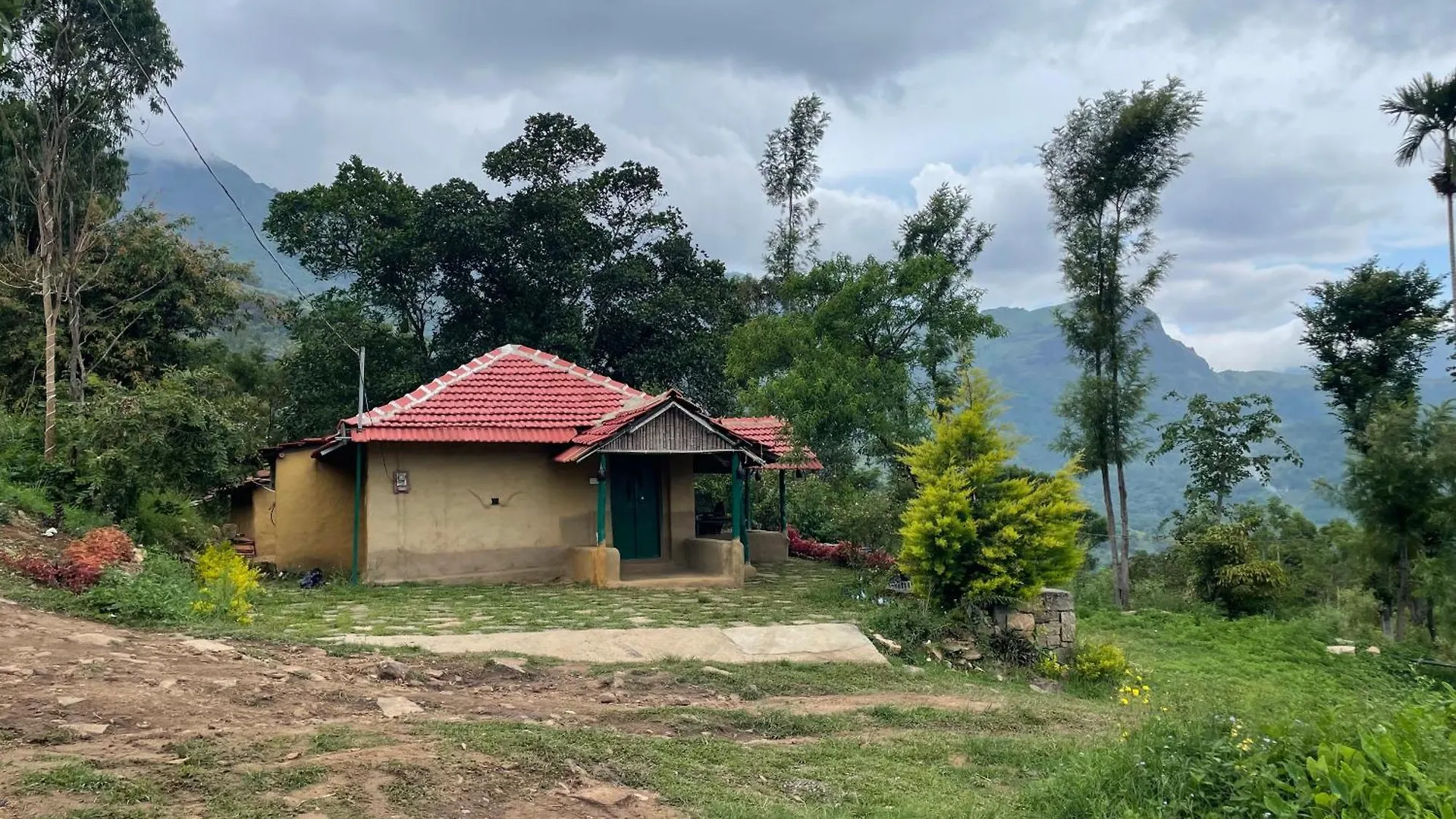4Acres Private Space Farmhouse With Wifi In Kanthalloor 3 Bedrooms Available